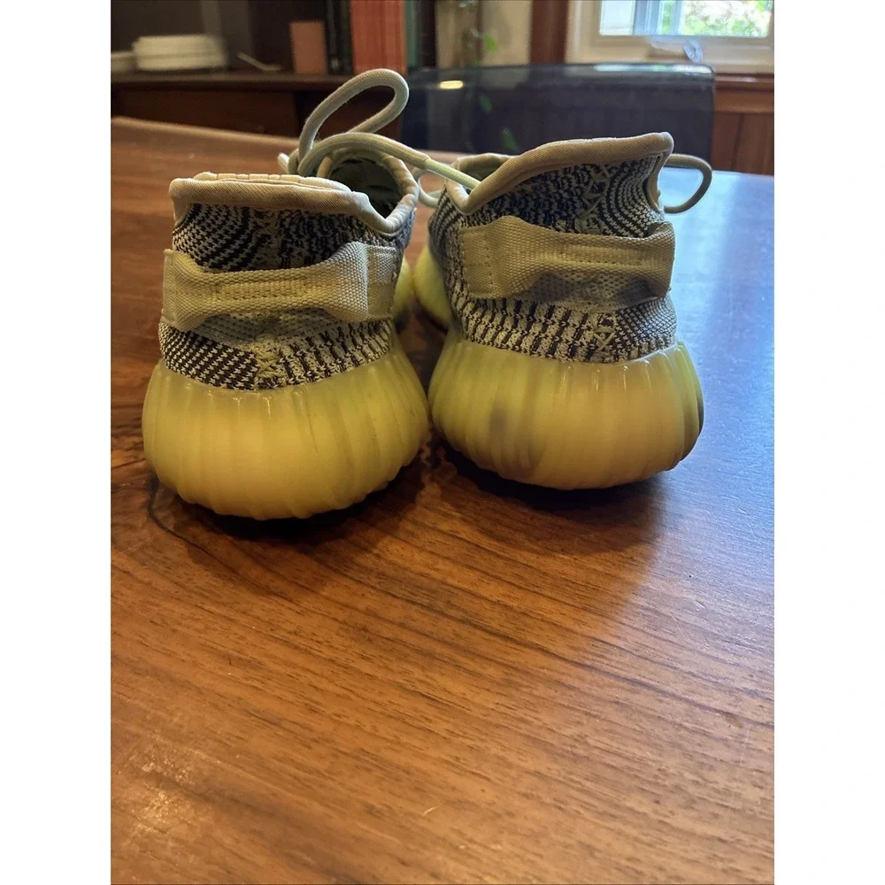 adidas Yeezy Boost 350 V2  Yeezreel Yellow Green Black Low Top Primeknit Size 9
